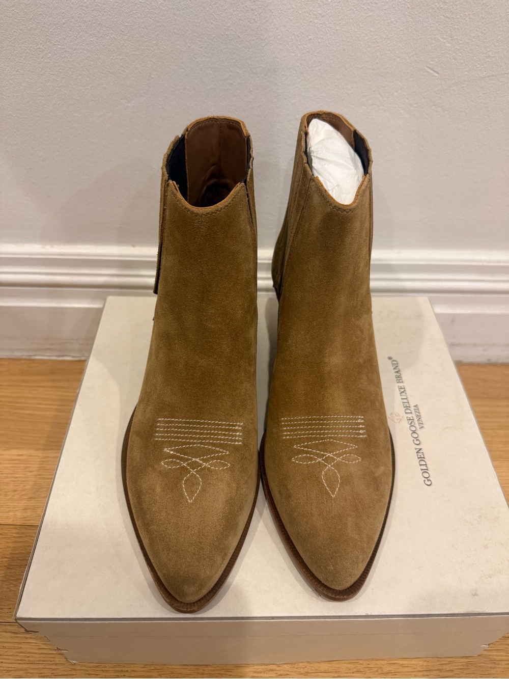 Golden Goose Tan Suede Chelsea Boots for Woman size 39